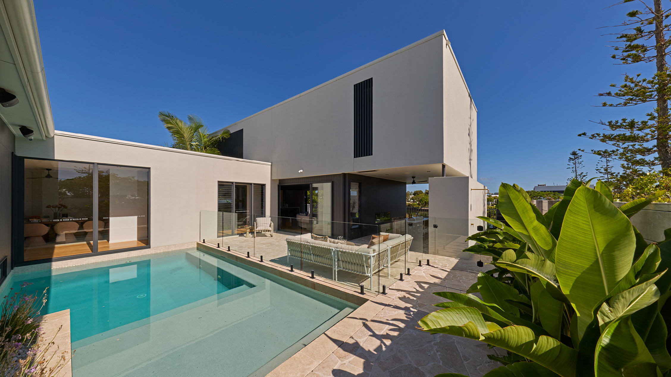 Win the $2.7 Million Pelican Waters Vista